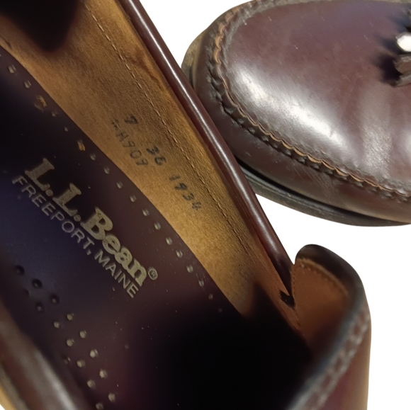 L.L. BEAN MEN'S SIZE 7 BROWN LEATHER LOAFERS WITH TASSELS. - Picture 2 of 6